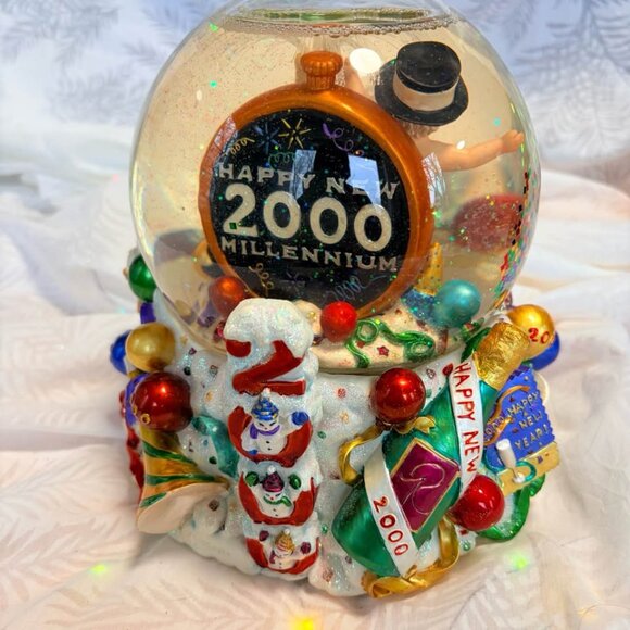 Christopher Radko Christmas Santa Heavy Snow Globe - Picture 2 of 4